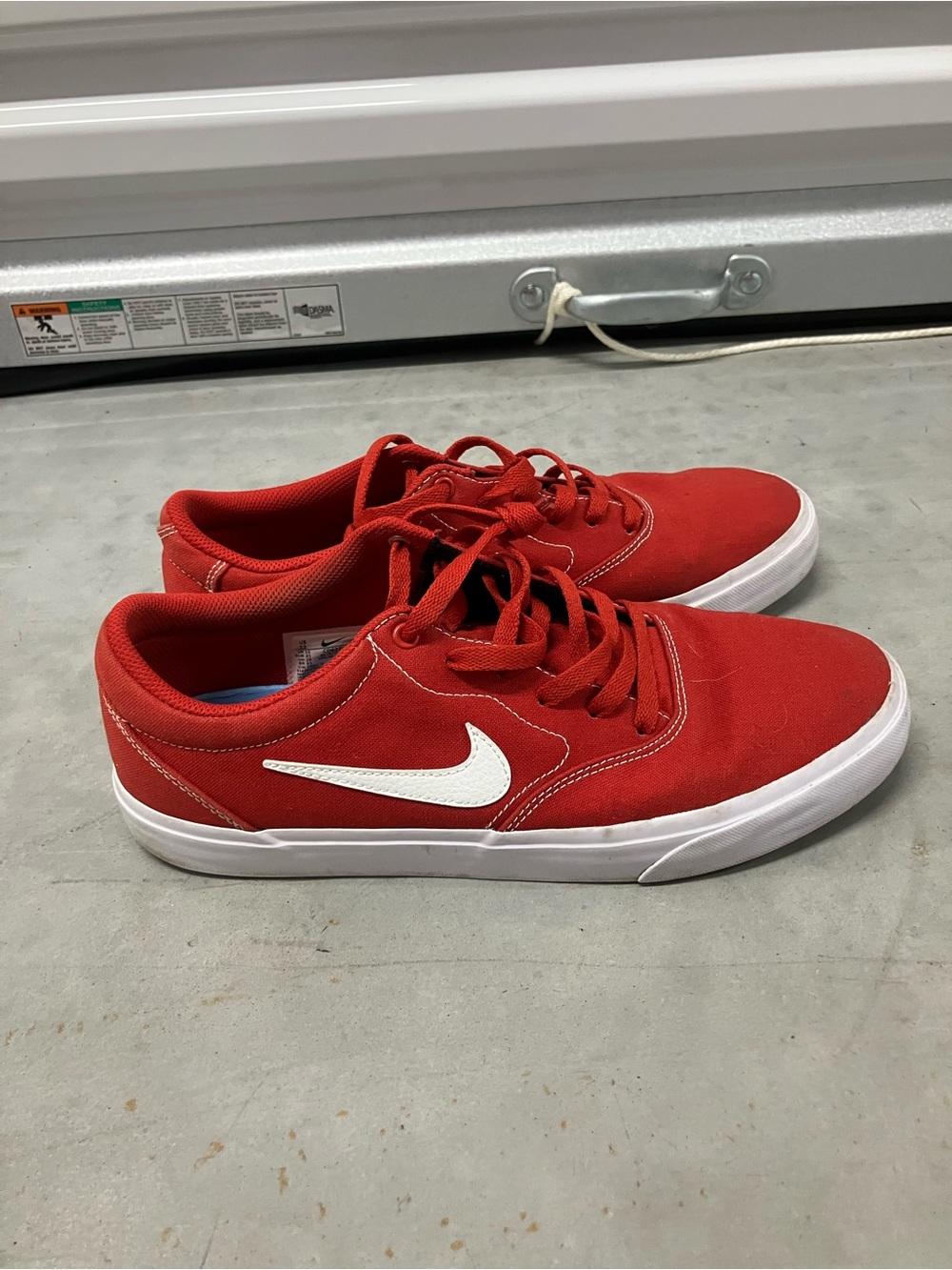 Nike SB Charge Low red Canvas Skate Sneakers Men’s Size 11